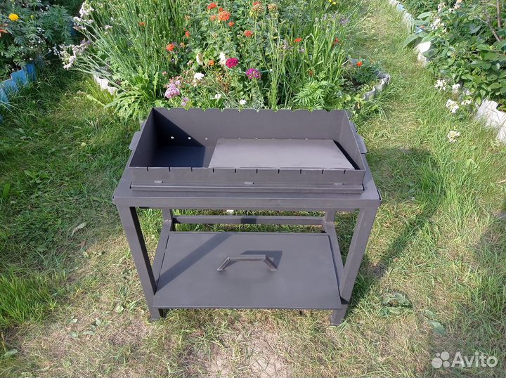 Мангал с крышкой и боковым столиком