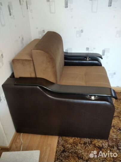 Кожанное кресло