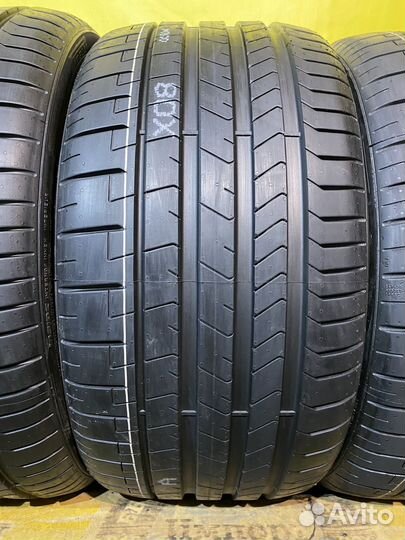 Pirelli P Zero PZ4 255/35 R21 и 285/30 R21 98Y