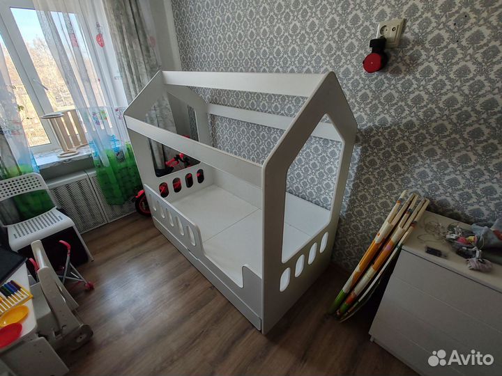 Кровать домик