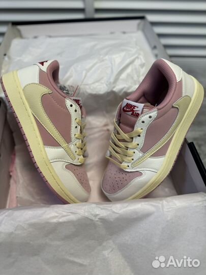 Travis scott x air jordan 1 low og