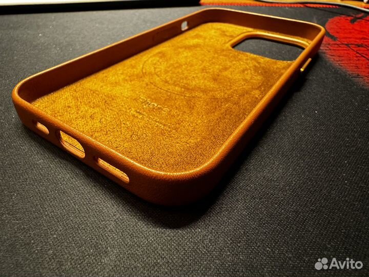 Кожанный и силиконовый чехол iPhone 13 Pro