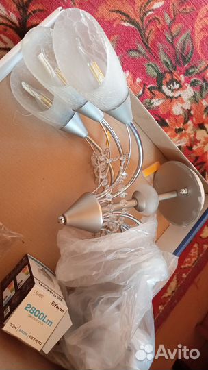 Продам 2 люстры потолочные 6 рожковые