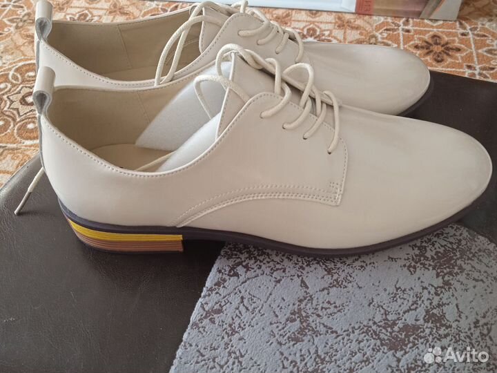 Туфли жен. Натурал лак, новые, разм 40