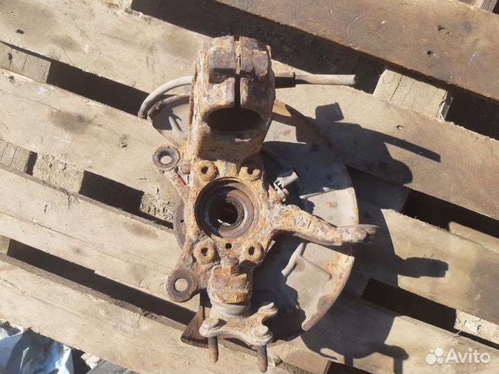 Кулак поворотный передний правый Skoda Yeti