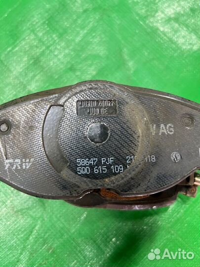 Тормозные колодки правое Volkswagen Tiguan