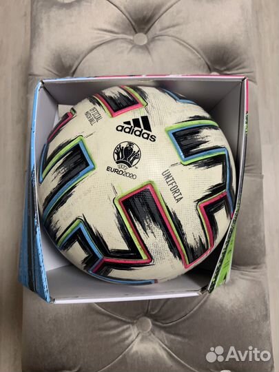 Футбольный мяч adidas uniforia 5