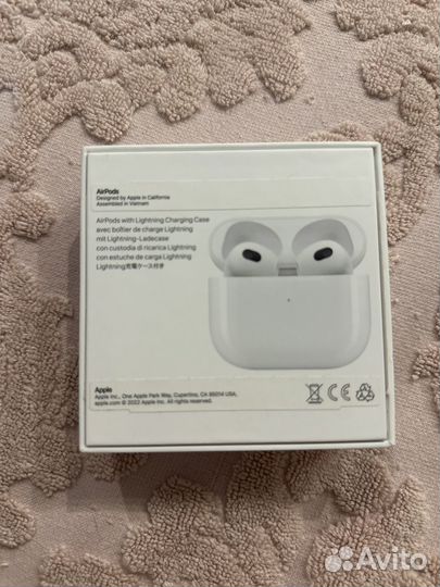 Apple AirPods 3 lightning