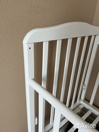 Детская кроватка с маятником