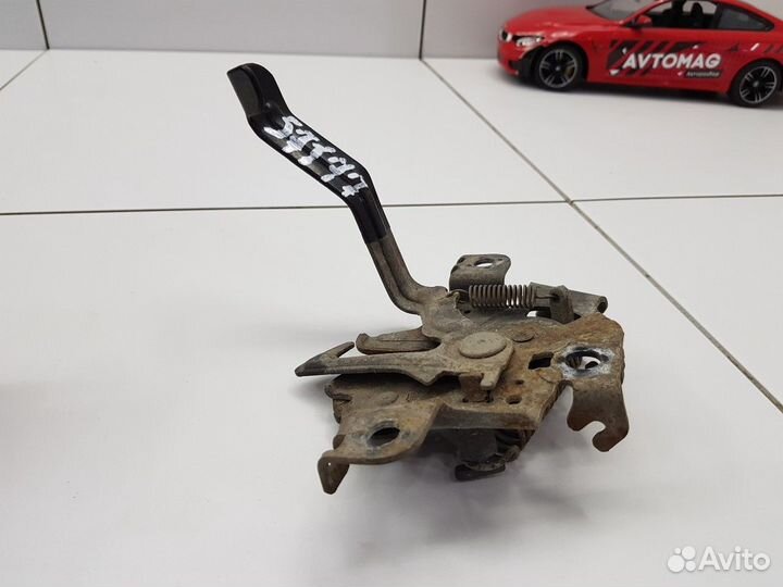 Замок капота (Toyota Corolla)