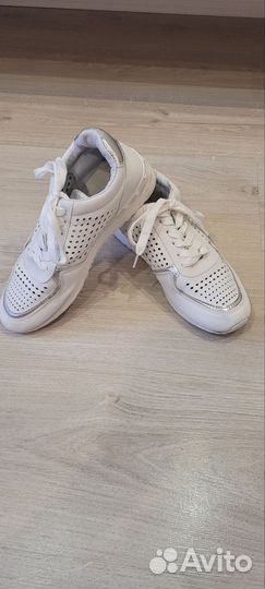Кроссовки белые 38 размер