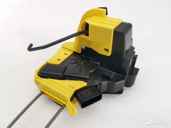 Замок двери задний левый Hyundai Solaris 2 1.6