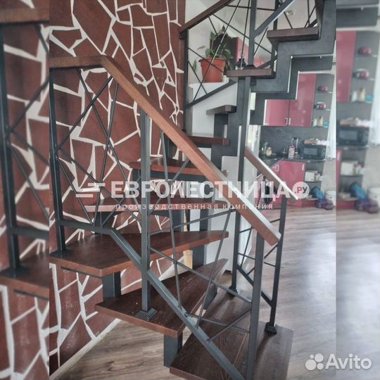 Лестница на металлическом каркасе