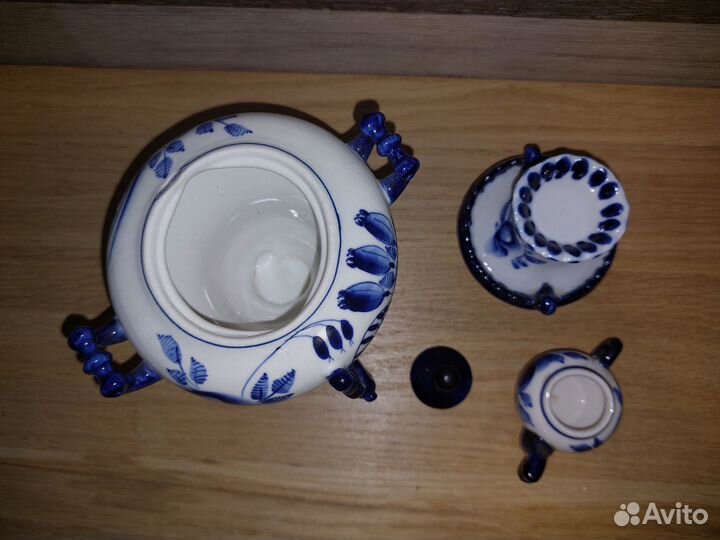 Самовар и чайник Гжель