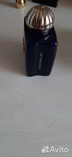 Пустые флакон из под парфюма и банка из под крема