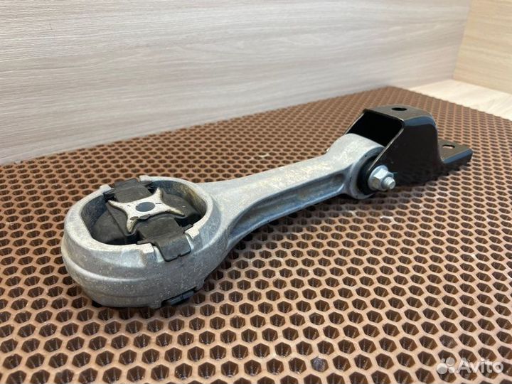 Опора двигателя задняя Skoda Rapid