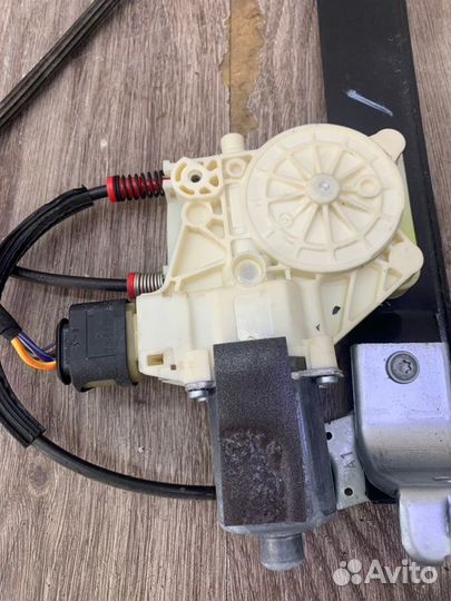 Стеклоподъемник задний правый Ford S-Max минивэн