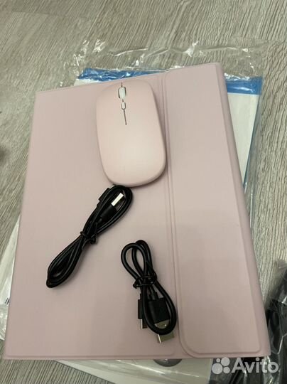 Чехлы с клавиатурой для iPad Pro 11