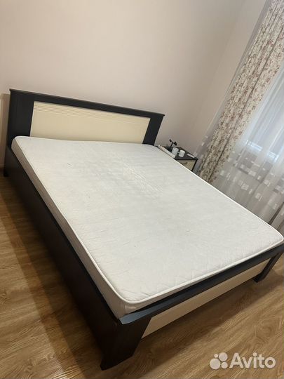 Кровать с матрасом