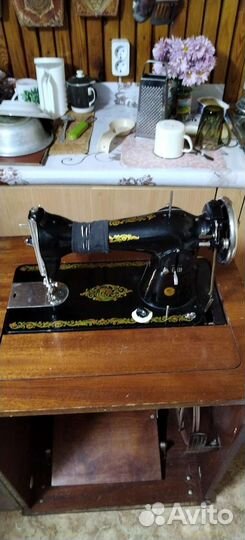 Швейная машина ножная