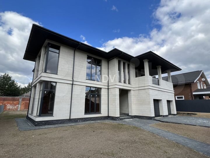 Дом 421,7 м² на участке 10 сот.