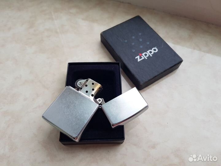 Зажигалка zippo 2004