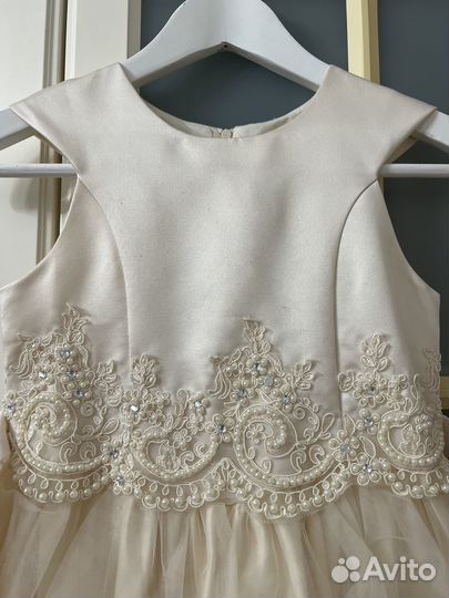 Нарядное платье продам