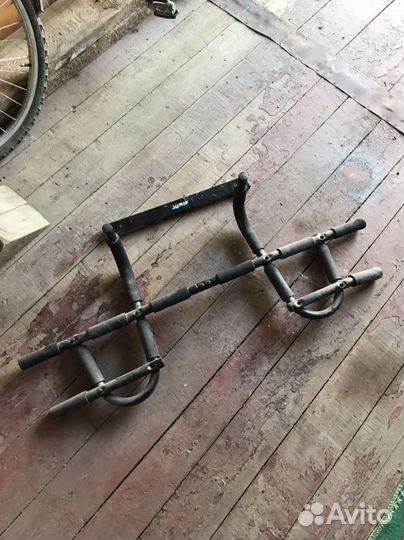 Турник настенный бу