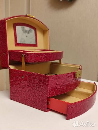 Шкатулка для украшений большая с ключом