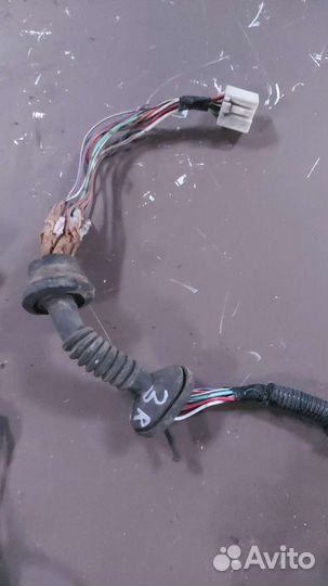 Проводка двери задней на Toyota Mark X