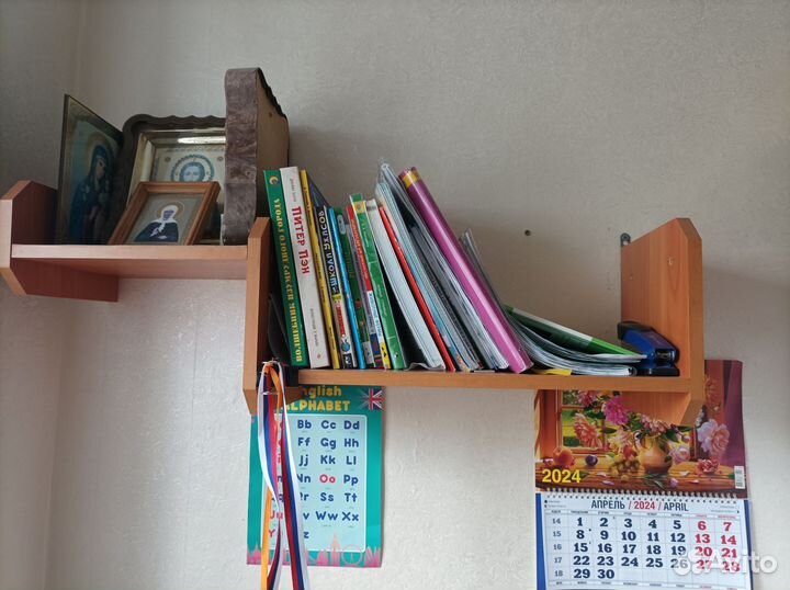 Книжные полки навесные