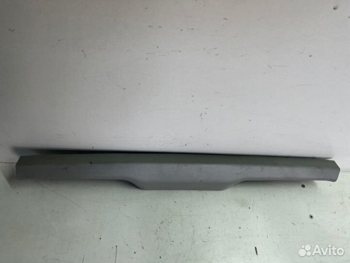 Накладка багажника задняя Toyota Land Cruiser 200