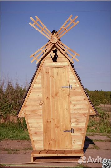 Уличный туалет деревянный