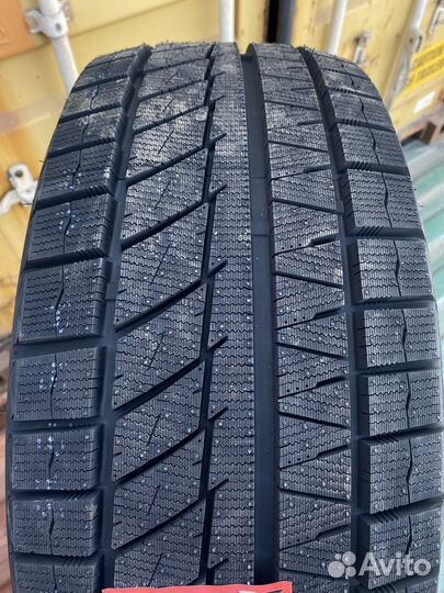 RoadX RX Frost WU02 235/45 R18 99H