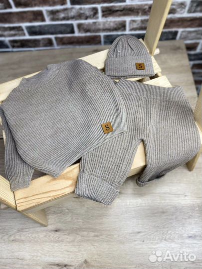 Вязаный комплект на выписку