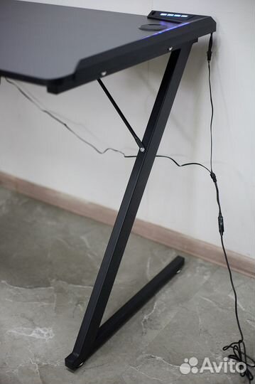 Игровой компьютерный стол с подсветкой