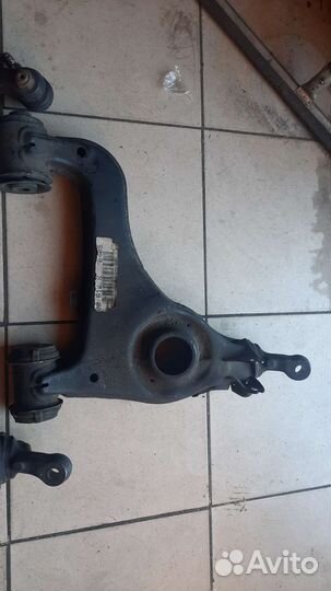 Рычаги передний нижний правый на mercedes w210