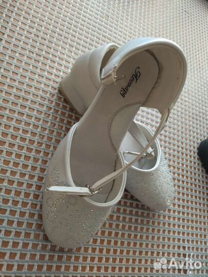 Туфли для девочки 33, 35