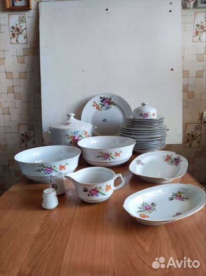 Сервиз столовый новый 29 предметов. Торг уместен