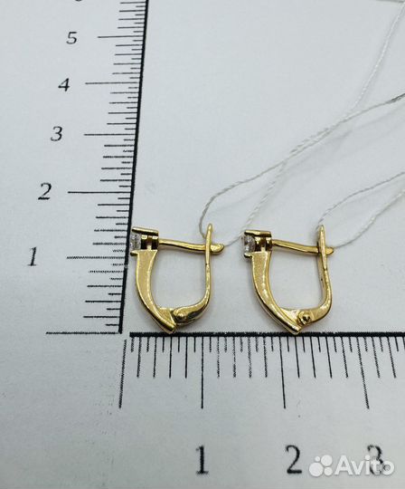 Золотые серьги с фианитом