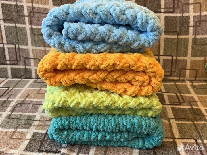 Плед из ализе пуффи ручная работа