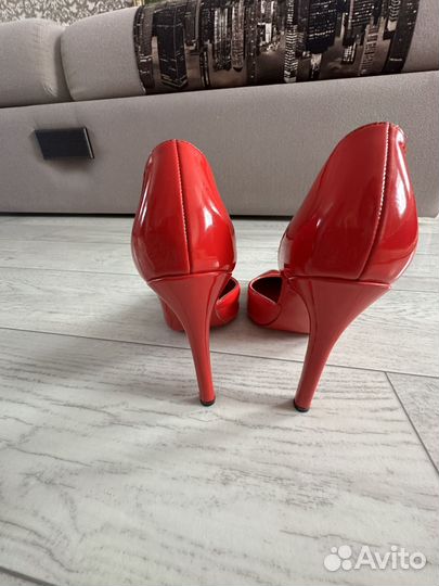 Красные туфли 35