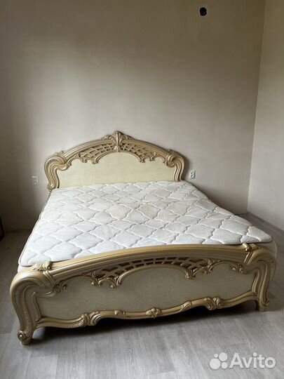 Кровать двухспальная с матрасом б/у