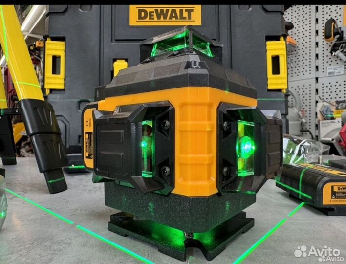 Лазерный уровень DeWalt 4D со штативом