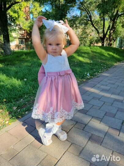 Платье на девочку новое
