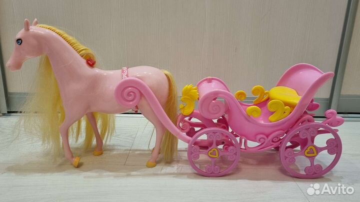 Лошадка с каретой
