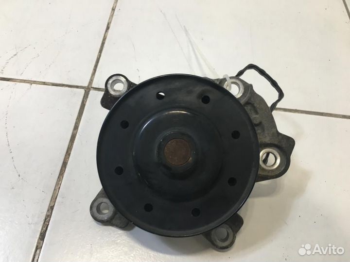 Насос водяной помпа Toyota Avensis T270 ZRT271 200