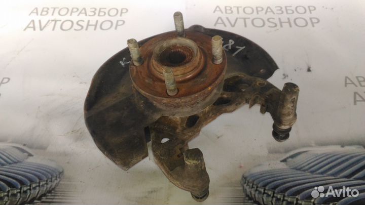 Кулак поворотный передний правый Mitsubishi Colt