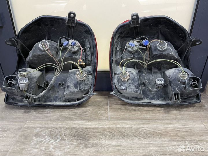 Задние фонари Toyota MR-S ZZW30 2002