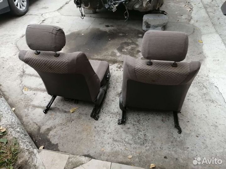 Сиденья передние toyota corona st190